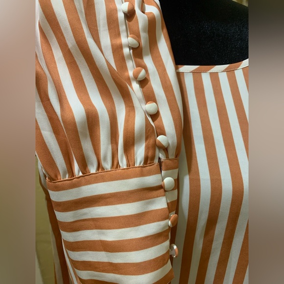 Express orange & white blouse. Size medium. - Picture 2 of 3